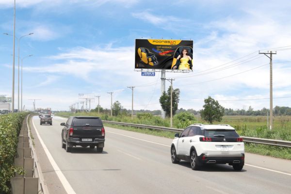 billboard cao tốc miền nam