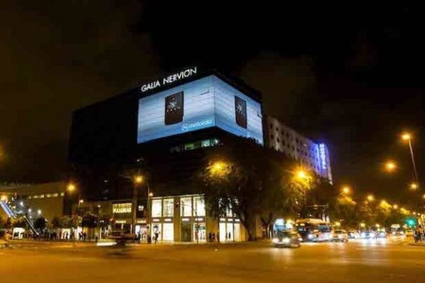 quảng cáo led building